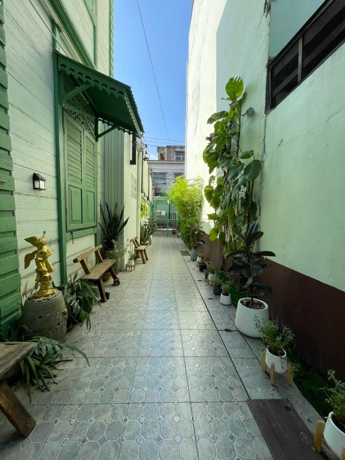 Green Teak House Bangkok Luaran gambar