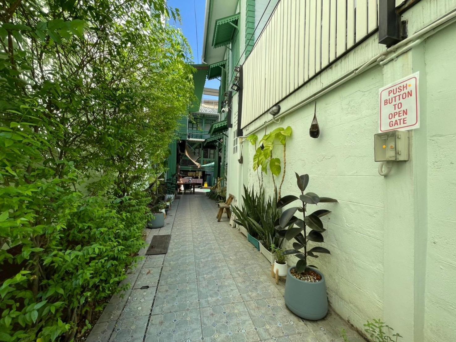 Green Teak House Bangkok Luaran gambar