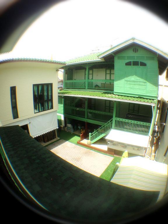 Green Teak House Bangkok Luaran gambar
