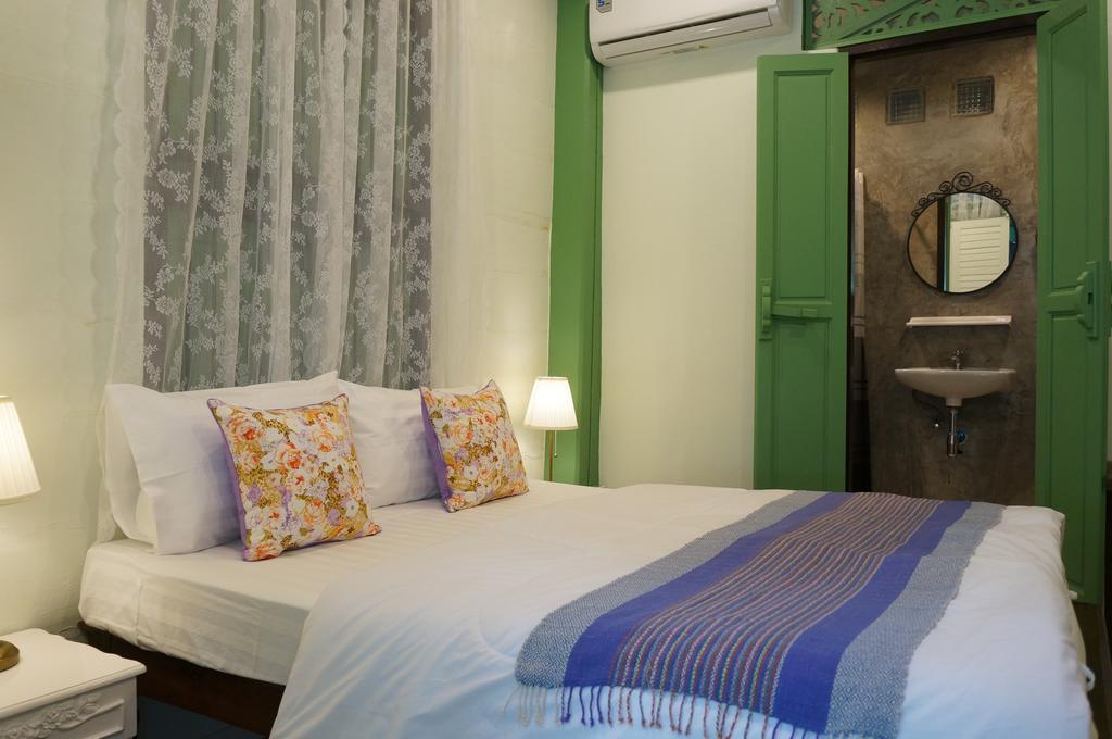 Green Teak House Bangkok Luaran gambar